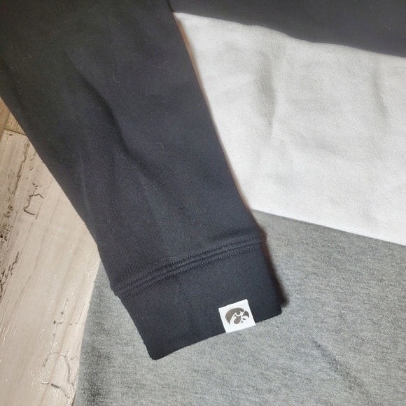 PINK Victoria’s Secret University of Iowa Hawkeyes Fleece Pullover Size XS EUC - Picture 16 of 16